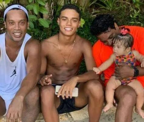 “虎父无犬子”小罗儿子要去巴萨？重回爸爸梦开始的地方！