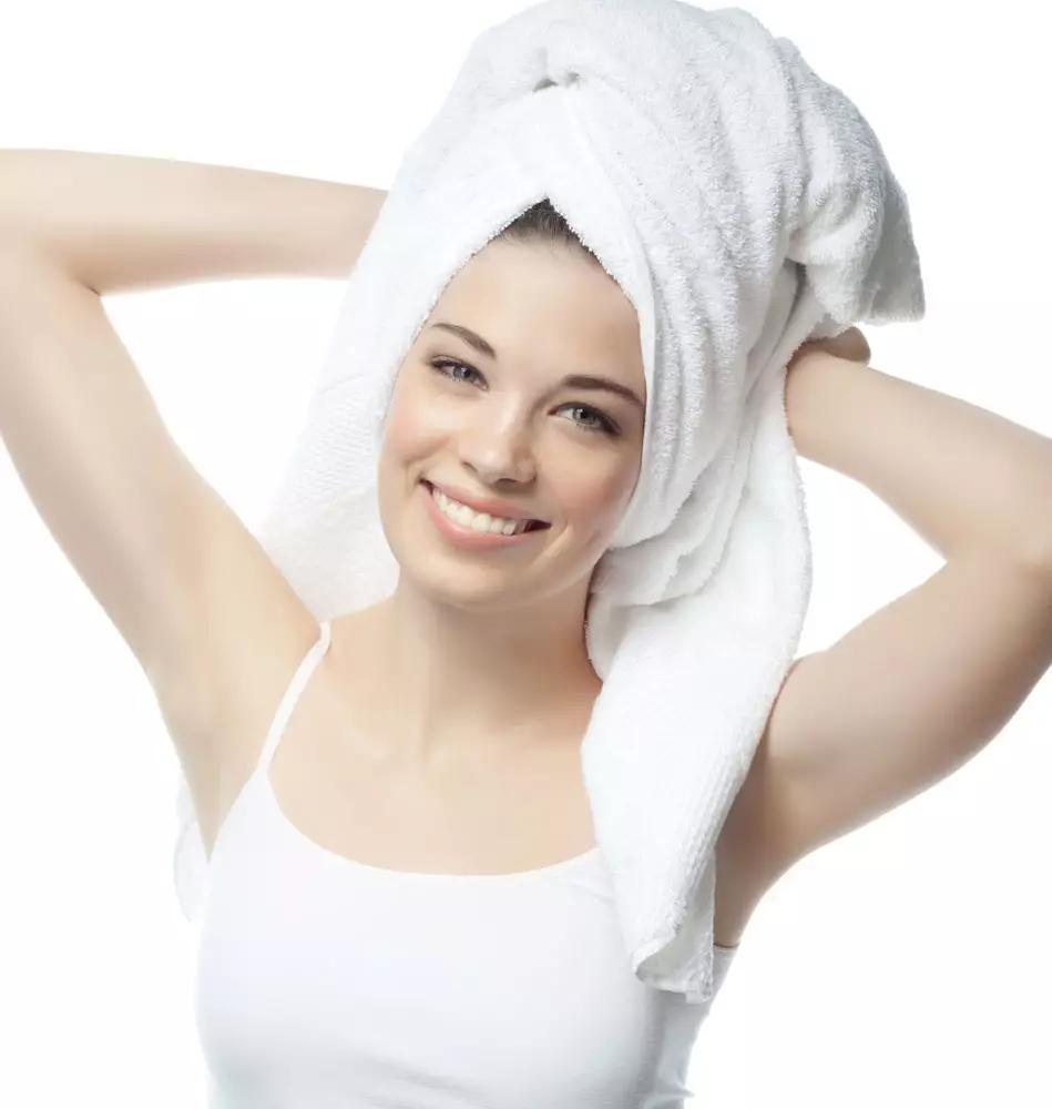 护发素弄到头皮上会导致脱发吗,护发素用错了怎么挽救