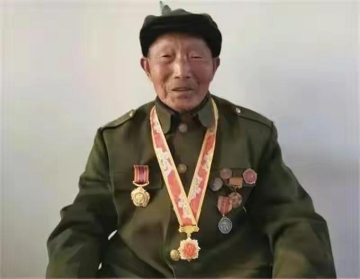 23年，73岁老兵被养老院护工打爆眼球，院方：我们是日本管理理念