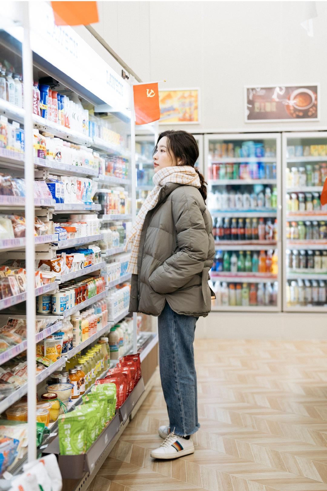 短款羽绒服简约穿搭穿出高级感,小个子冬天穿长款羽绒服好看吗