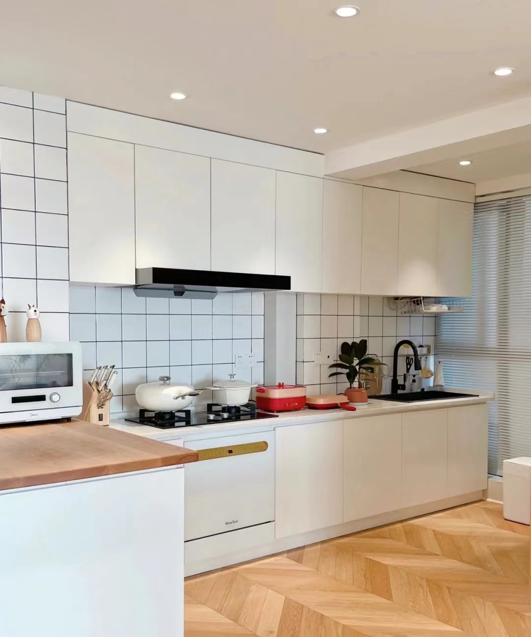 最简单的大白墙原木风,治愈系卧室二十一平原木风