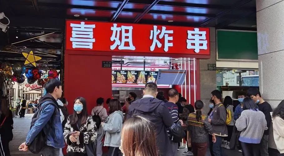 靠10平小店铺从月入5000到月入50000,靠十平米小店铺月挣10万