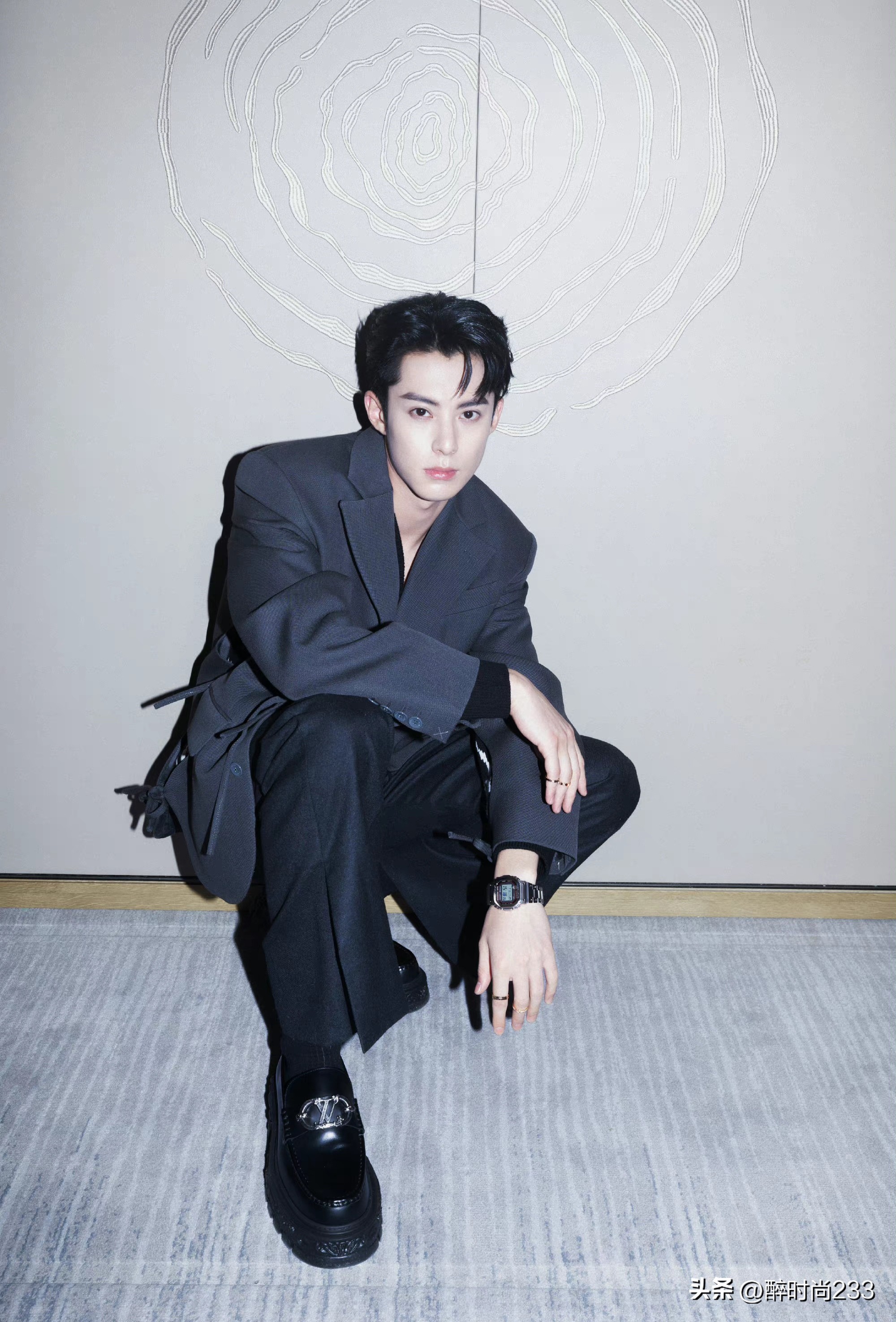 王鹤棣时尚芭莎红毯晚宴,王鹤棣阅文盛典红毯造型