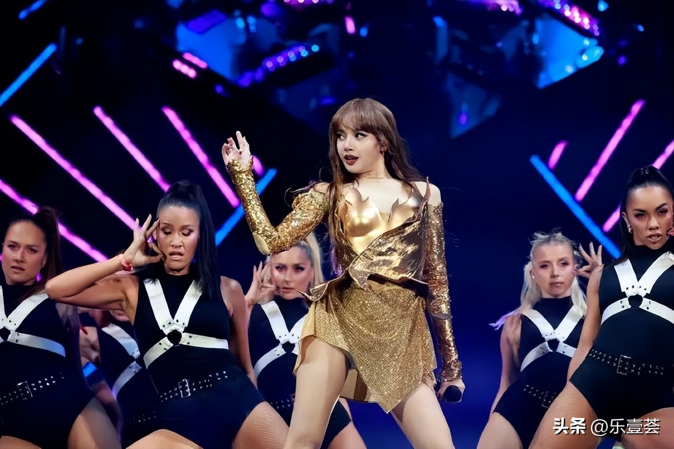 因身材太好被围观,因身材上热搜的博主