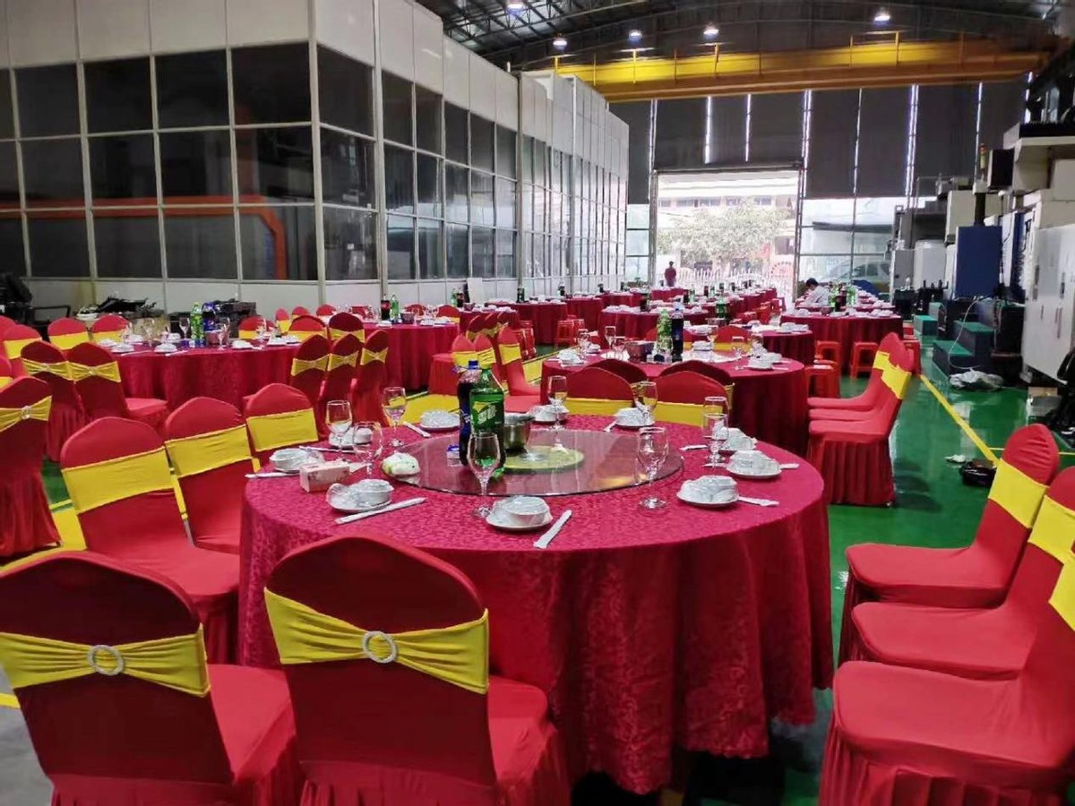 约领导吃饭怎么说领导才容易出来,和领导吃饭不知道先敬谁