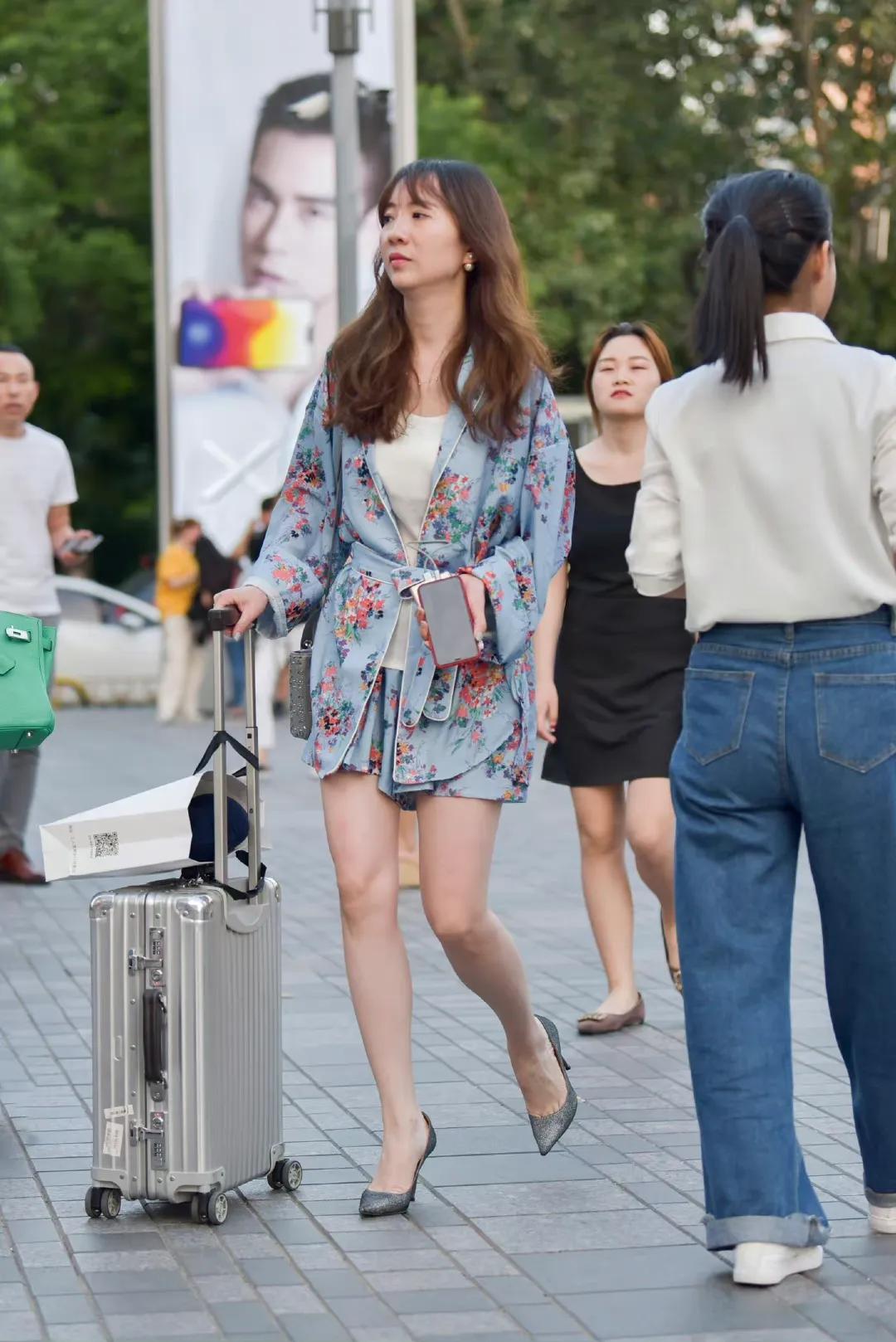 银灰色高跟鞋搭配图片大全,高级感成熟御姐风穿搭高跟鞋