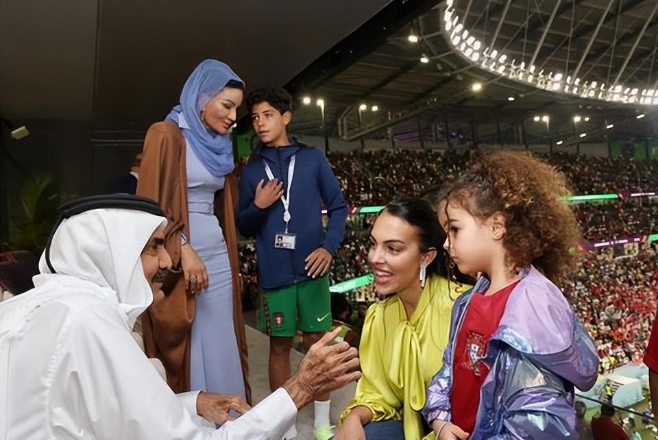 c罗和卡戴珊有多少个小孩,c罗女友生了几个孩子