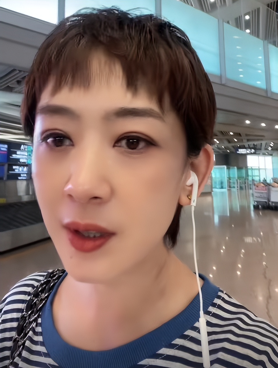 瑶淼：致敬普通劳动者，以自己乘坐飞机时的真实经历点赞国航空姐