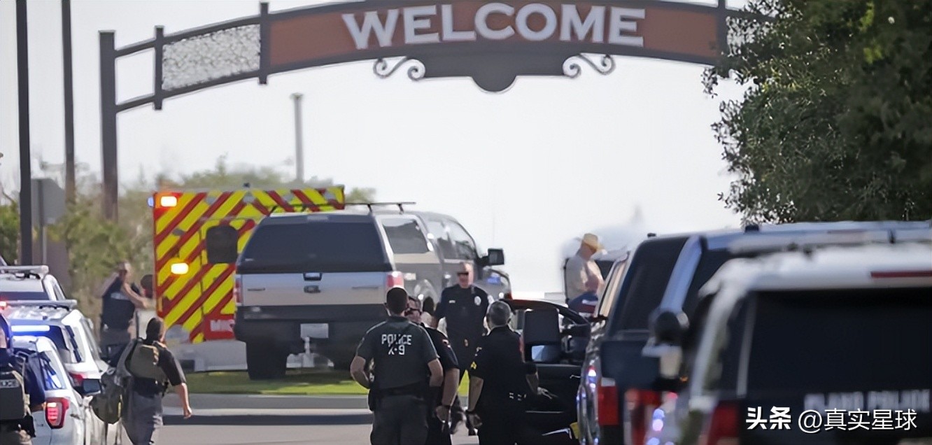 全美愤怒！枪手*杀屠**购物中心，现场死伤惨重如地狱，民众：习惯了