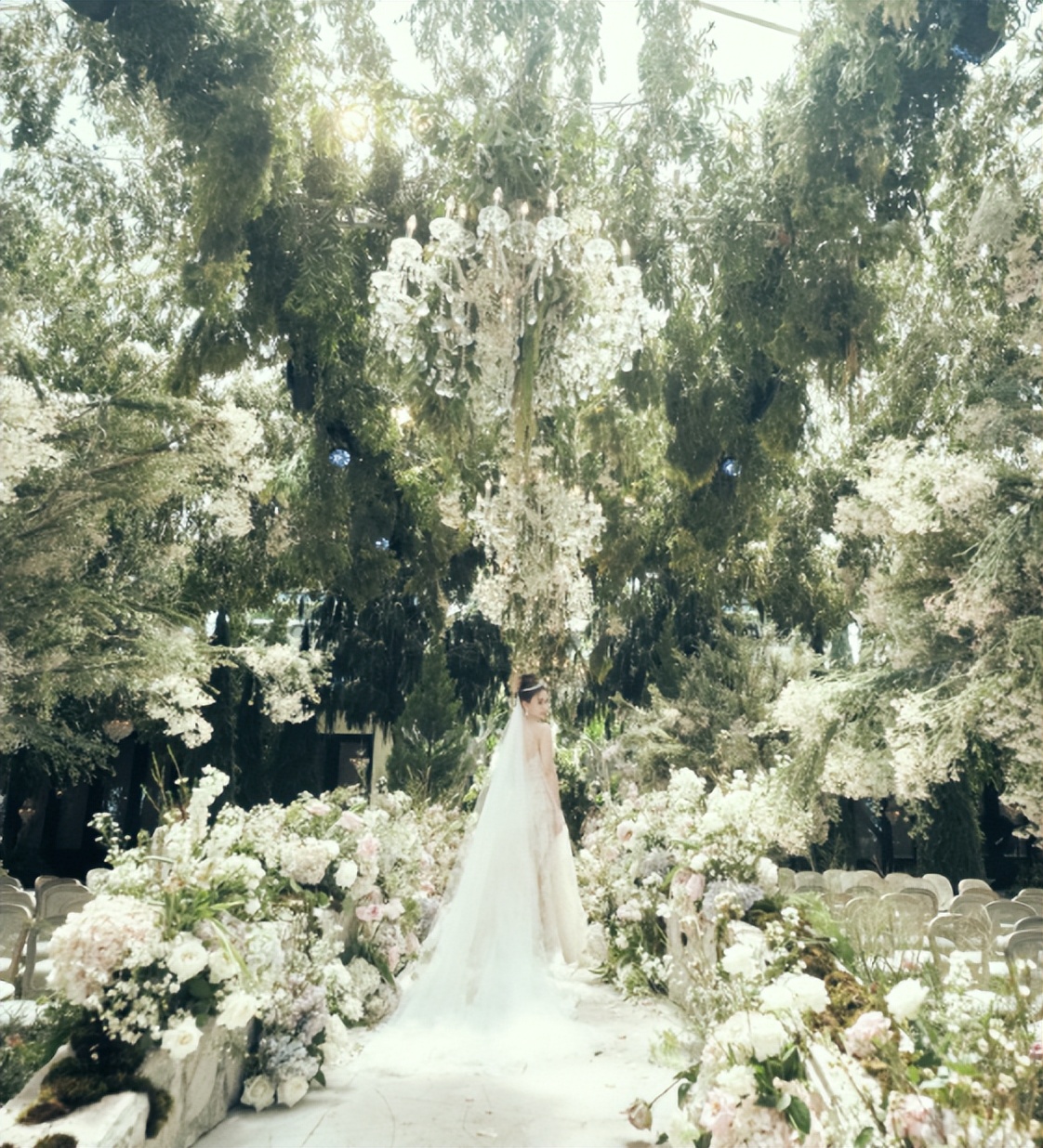 比窦骁婚礼更热搜的是陈婉珍脖上的澳白，一颗20万！扒一扒三姨太