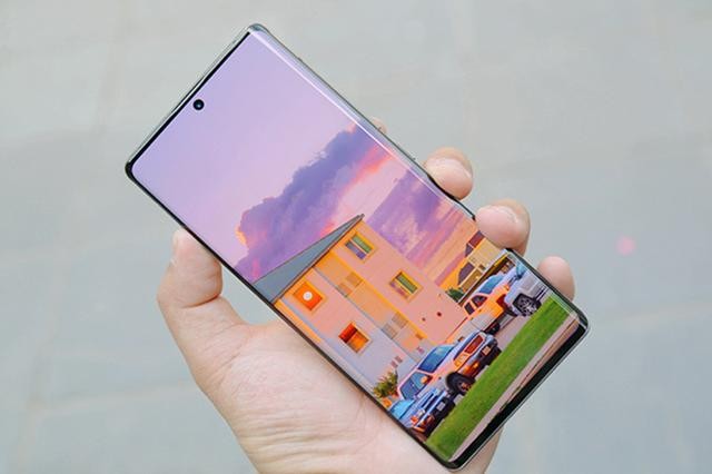 超曲面屏+骁龙8+5000mAh,定制索尼IMX787相机,发布价3399元