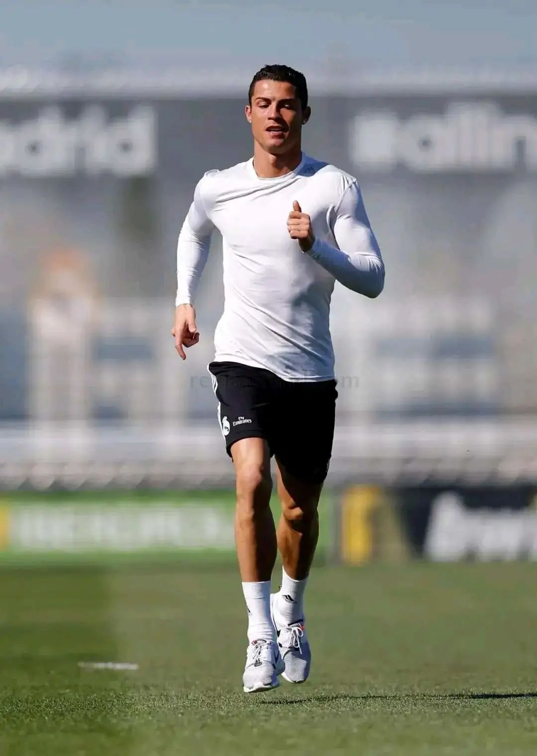 足球巨星c罗身高多少,足球巨星c罗健身视频