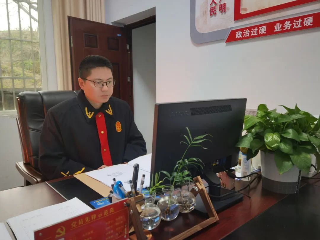 父母离婚法官在哪询问孩子,离婚要孩子怎么给法官说