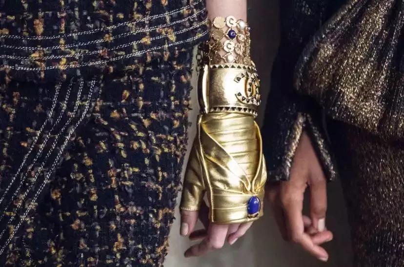 chanel衣服为啥贵,chanel女装贵吗