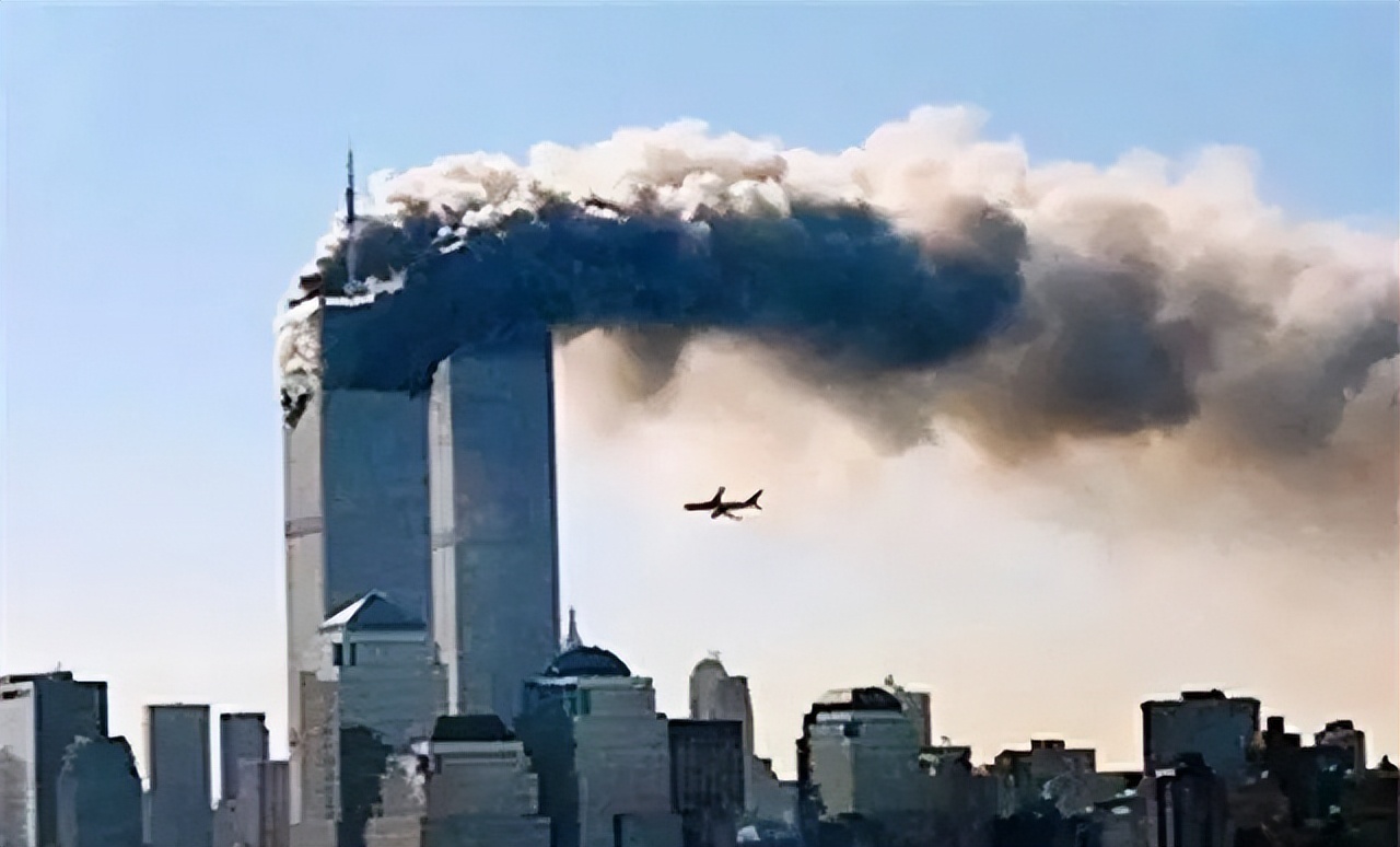 2001年飞机撞机事件视频,华裔空姐临终前录音