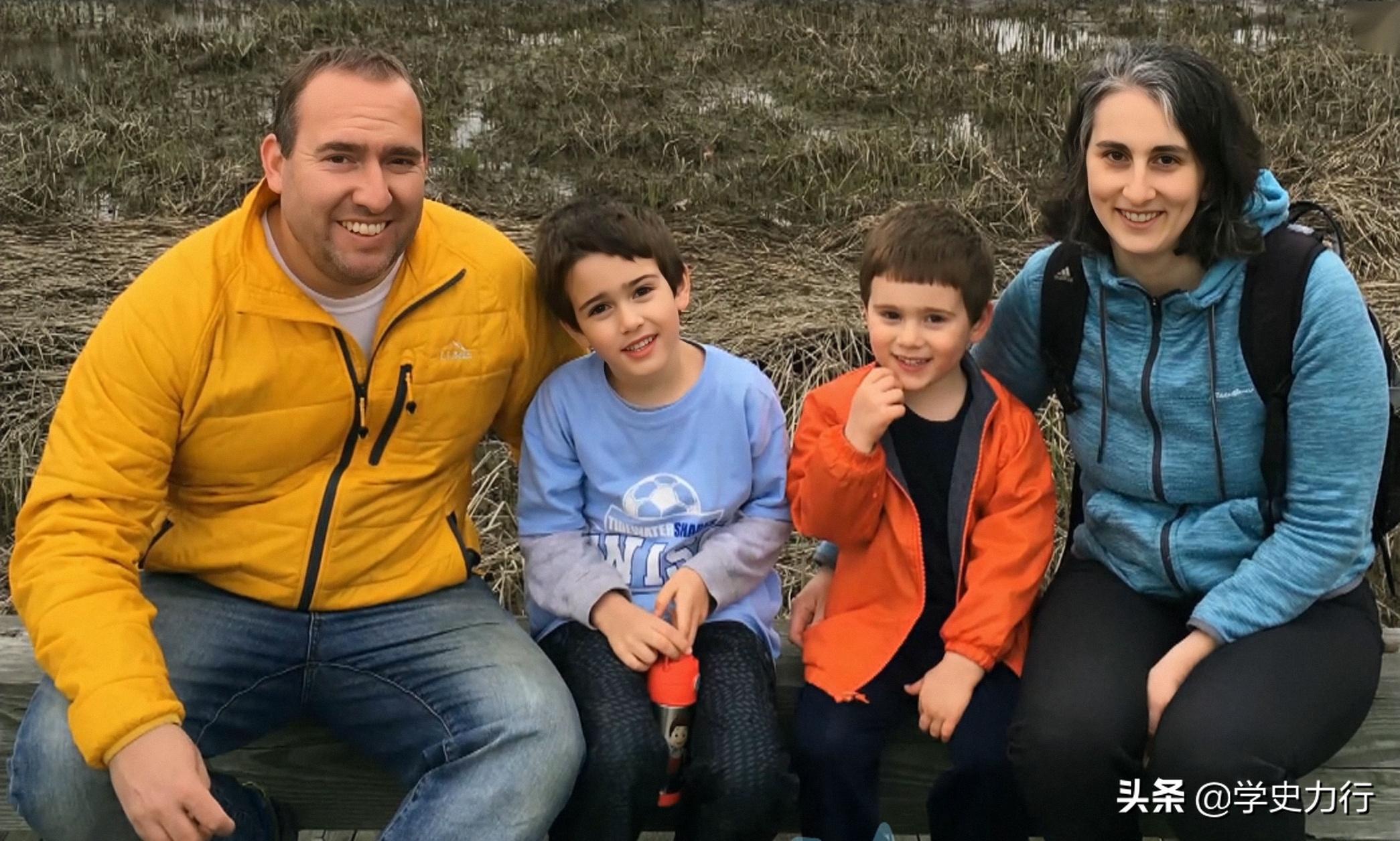 2011年，美国生物学教授感觉嘴里有异物，取出后发现是条罕见虫子