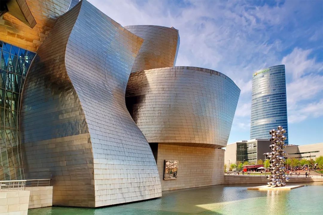 解构主义弗兰克盖里,美国建筑师弗兰克盖里的建筑风格