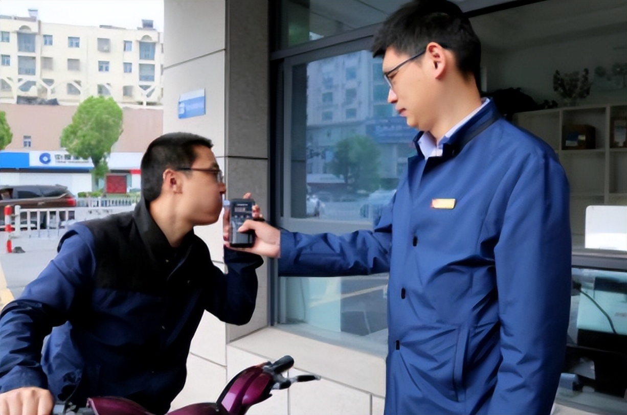 公务员实行最严禁酒令,公务员的限酒令什么时候开始