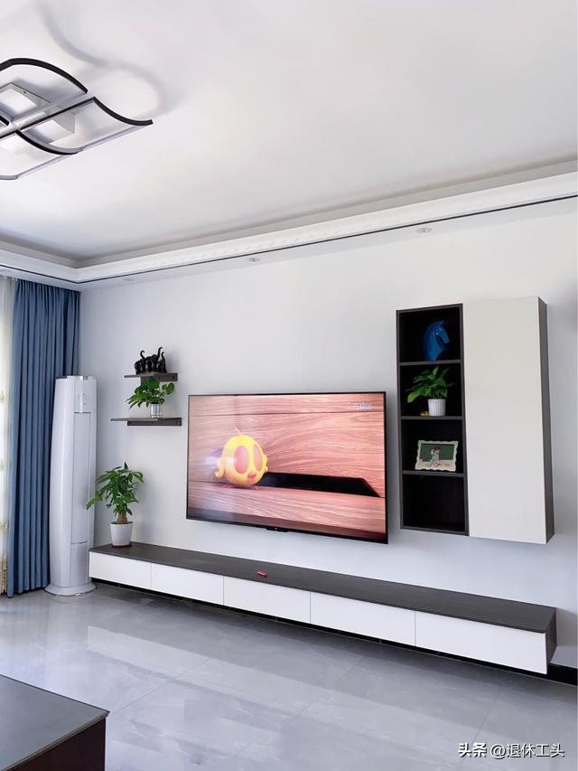 电视机是挂的好还是放在柜子上好,电视机挂在墙上好还是做柜子上好