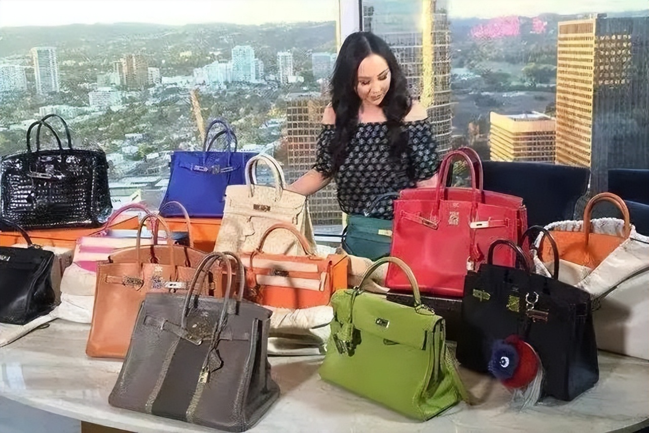 “中国百货王”挺不住了？姐姐继承家业，她靠炫富混成顶流名媛