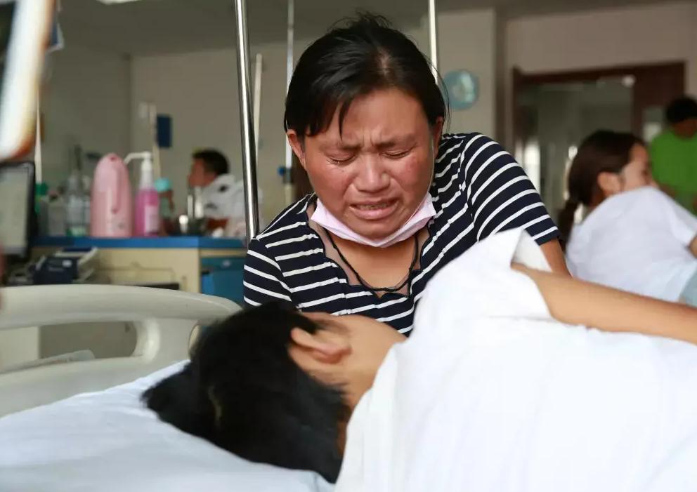 高考生查分途中晕倒,高考查分后进icu的学生醒了吗