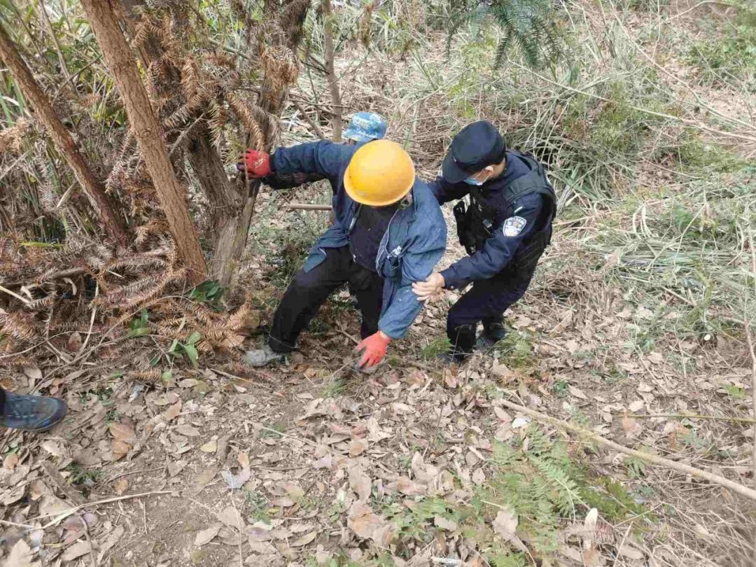 三门一男子不幸“中招”，被野猪夹子“咬”住脚