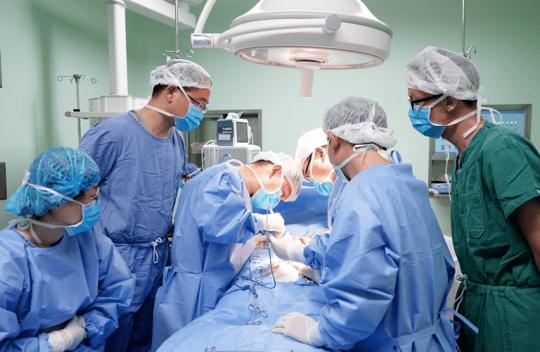 割阴切胃，挑断脚筋，甚至致人死亡，“畸形审美”有多猖狂