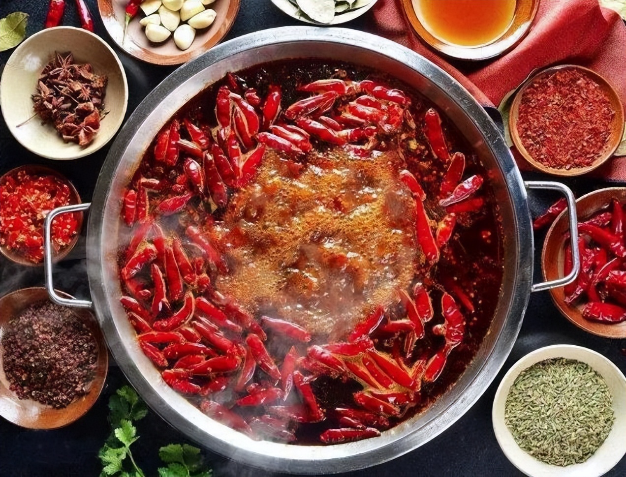 大姨妈量少还发黑,第一天来大姨妈量少发黑怎么回事