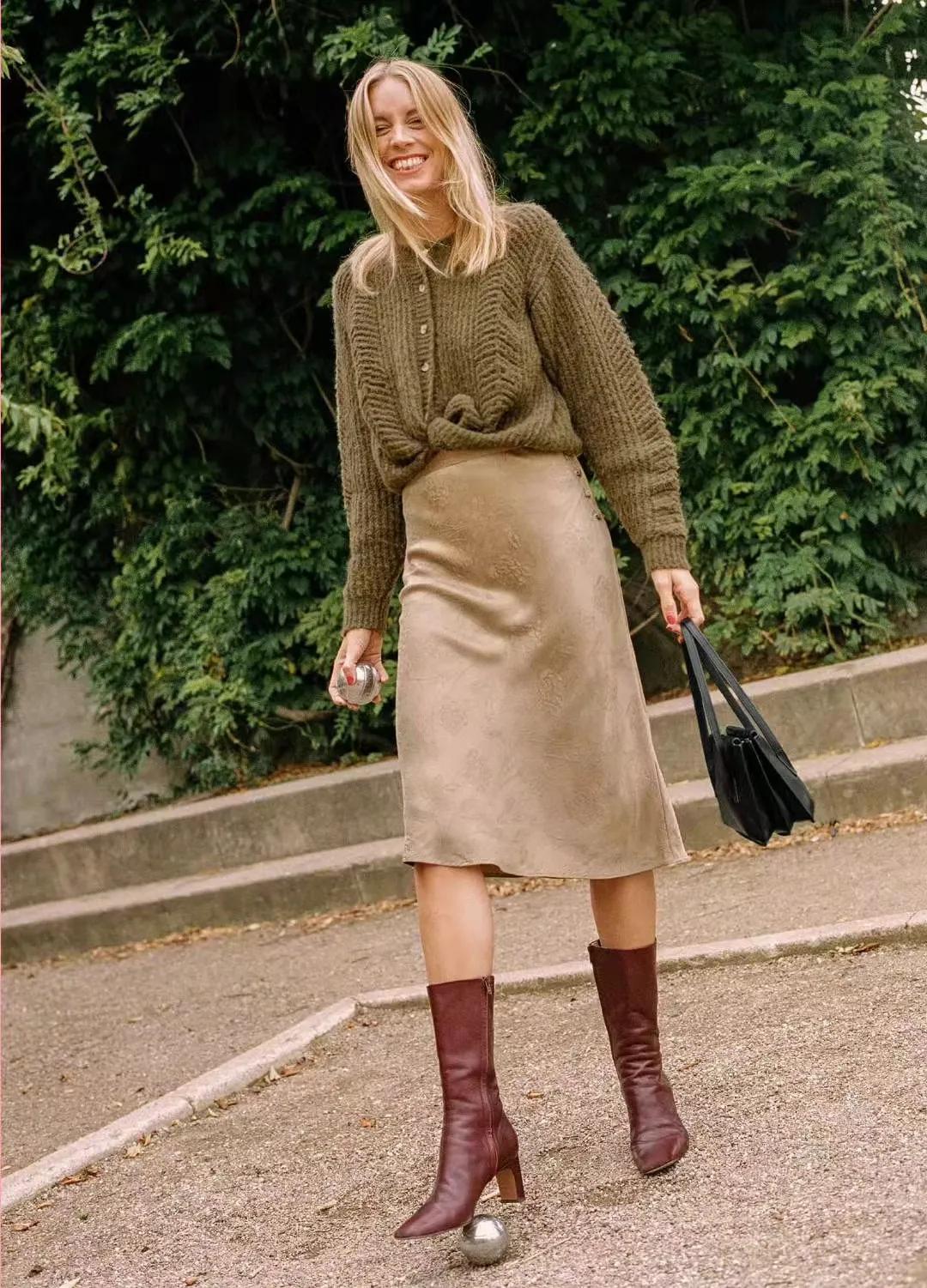 没想到!这3款“奶奶款毛衣”让姑娘们这么上头