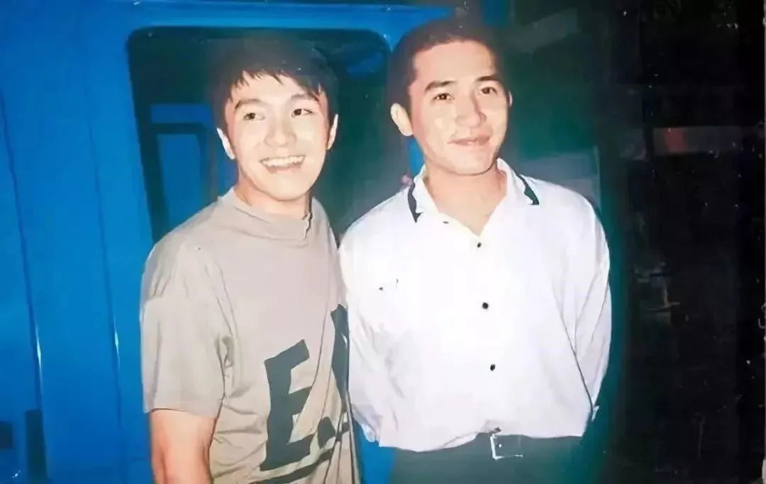 梁朝伟burberry表,梁朝伟明明很喜欢却又不敢靠近