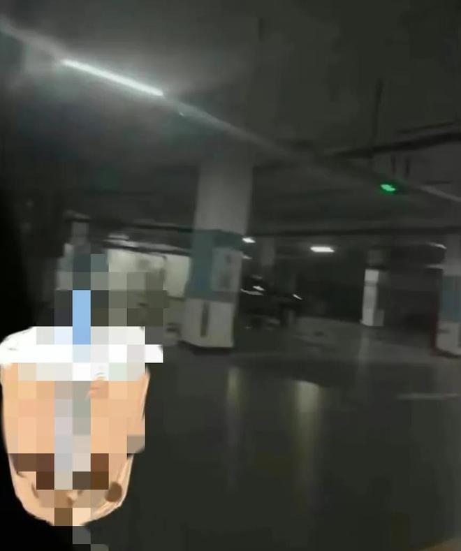 燕大地下车库不雅视频20岁女大学生轻信男友甜言蜜语录下不耻视频