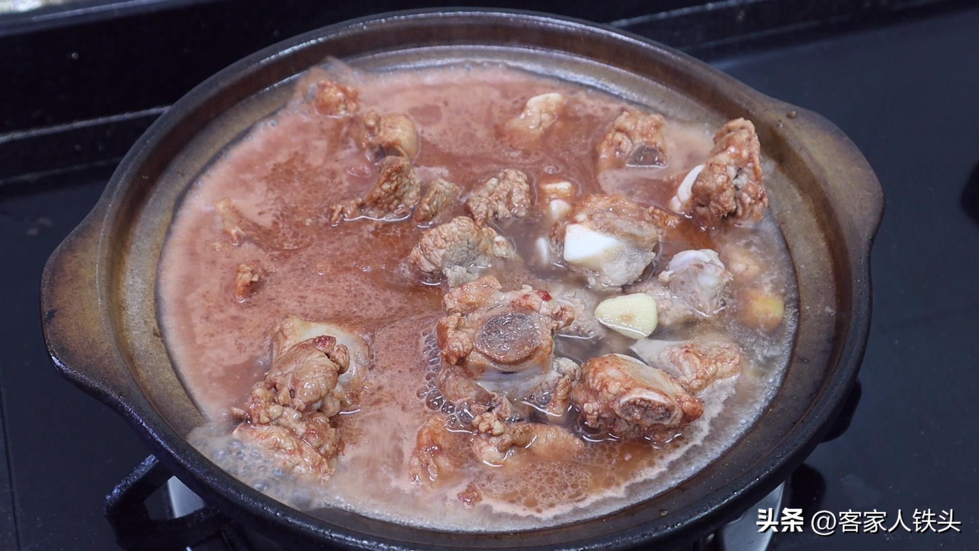 一锅熟排骨家常做法,原汁原味排骨煲