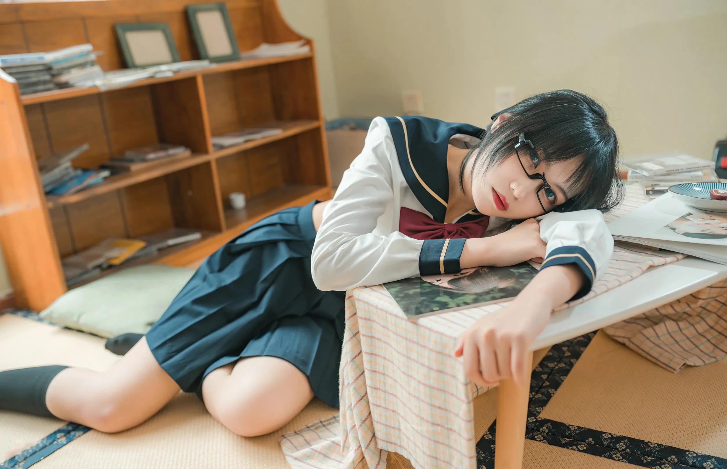 一边是学姐一边是学妹该选哪个呀,学姐还是学妹更适合做女朋友