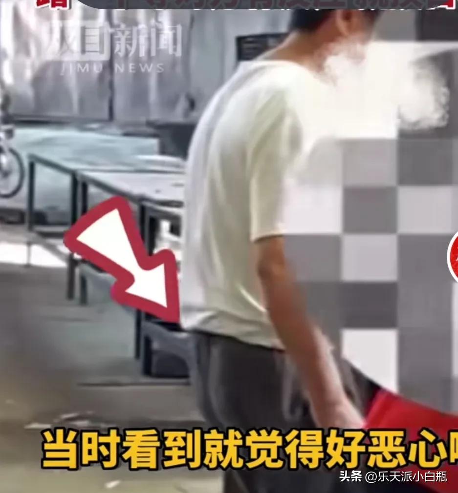 又一变态行为，一大爷用*处私**剐蹭多名女性臀部，真不要脸