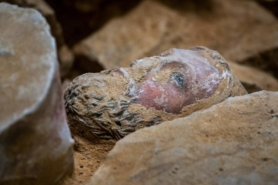 巴黎圣母院发现铅棺里面的尸体,巴黎圣母院地下发现铅棺