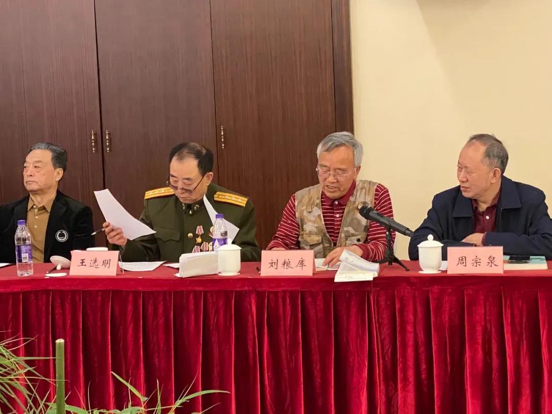 真诚·真情与真理——读屈全绳散文集《解甲楼回眸》的几点感想