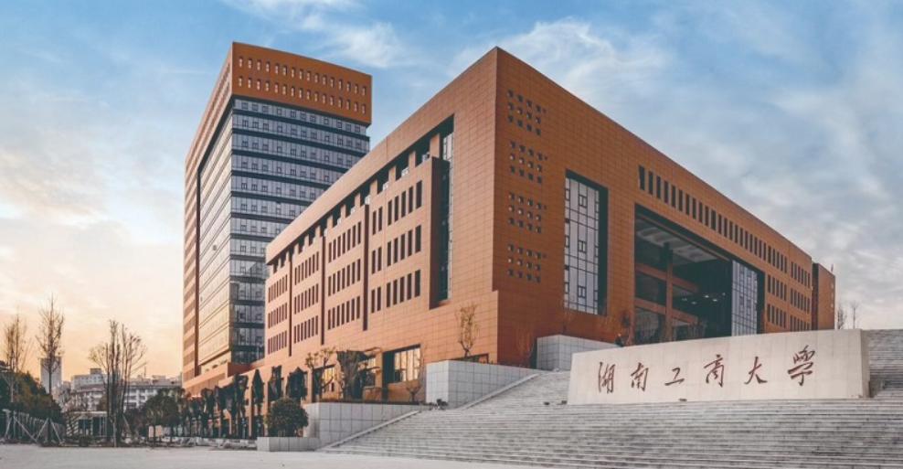 报考分数低好就业的大学推荐,全国适合中等女生报考的学校