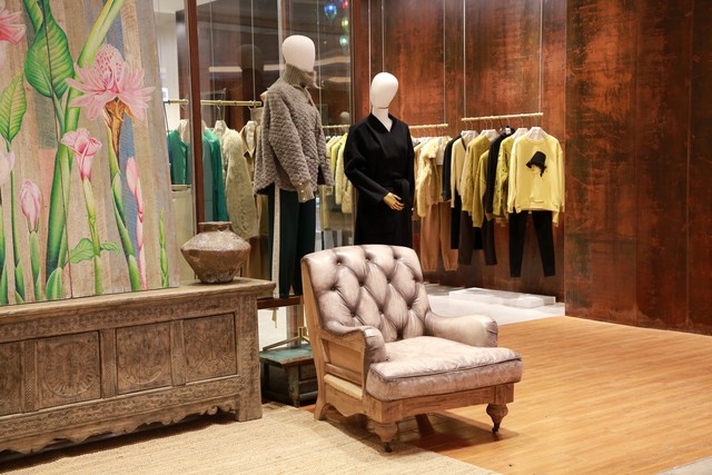 比较分散的服装店怎么选址,服装店选址重要还是装修重要