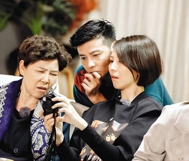 “最惨港姐”蔡少芬：6年获刘銮雄1.6亿资产，为何深得原配喜欢？