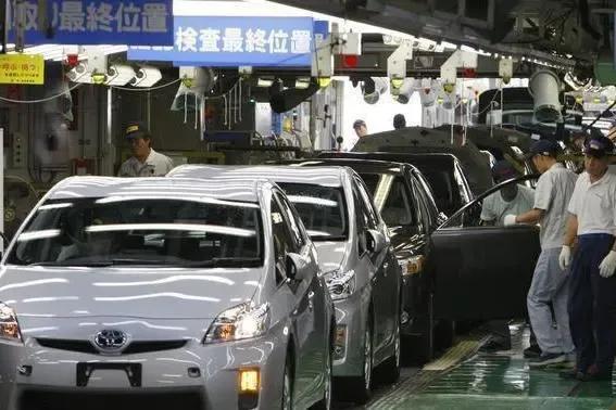 从日本运到中国，19万的丰田卖到140万，真是因为国人钱多吗？