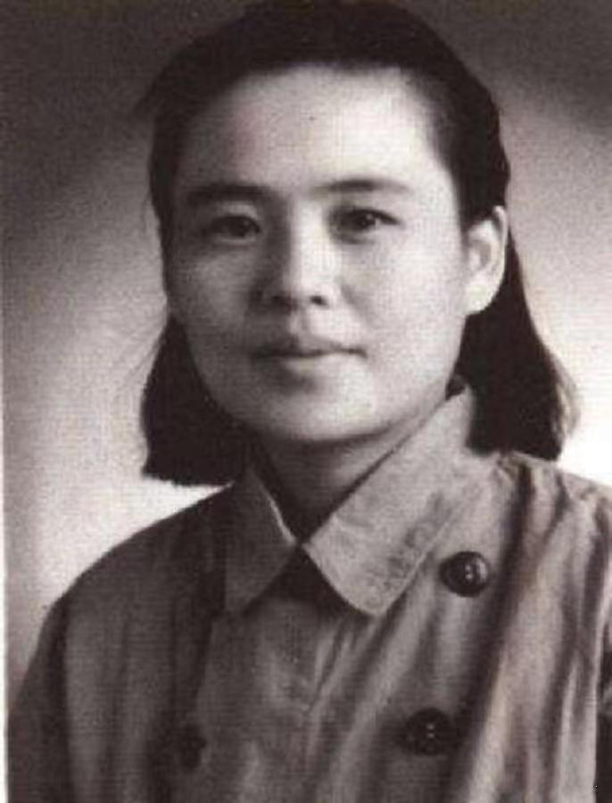 沈阳一学生给烈士陵园扫墓，十几年后才知道，原来他父亲葬在那里