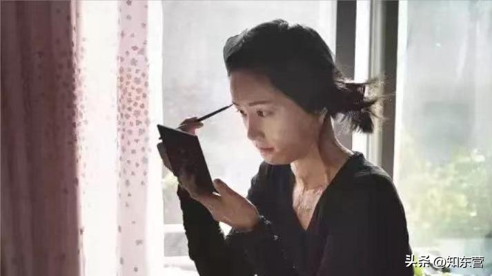 遭男友泼汽油烧伤的女孩现状,被富二代泼油毁容的女孩