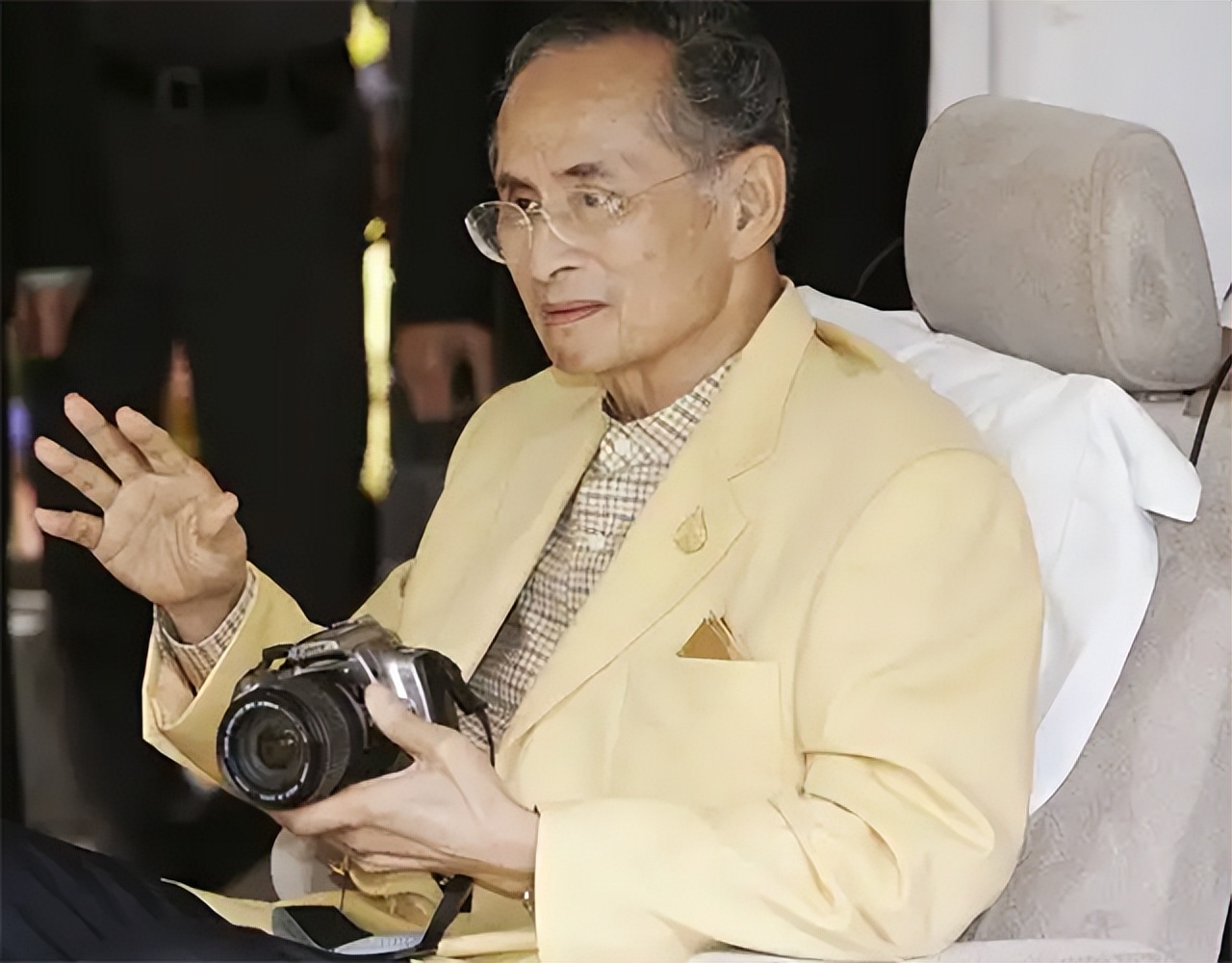 被抛弃的3000国军残部，留下6万后*开代**发美斯乐：店铺招牌是中文