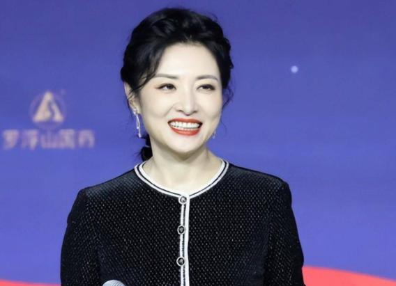 55岁的周涛：“央视一姐”到“央企董事长”，跟董卿走了不同的路