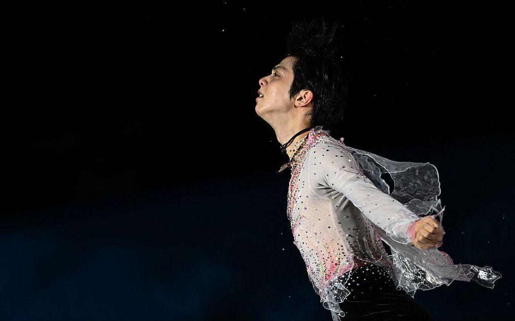 羽生结弦表演滑落泪,羽生结弦表演滑笑