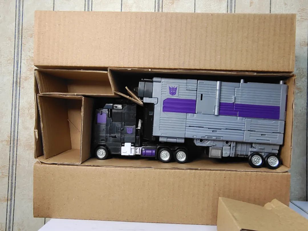 合体嘛，不寒碜——传世指挥官级汽车大师开箱测评