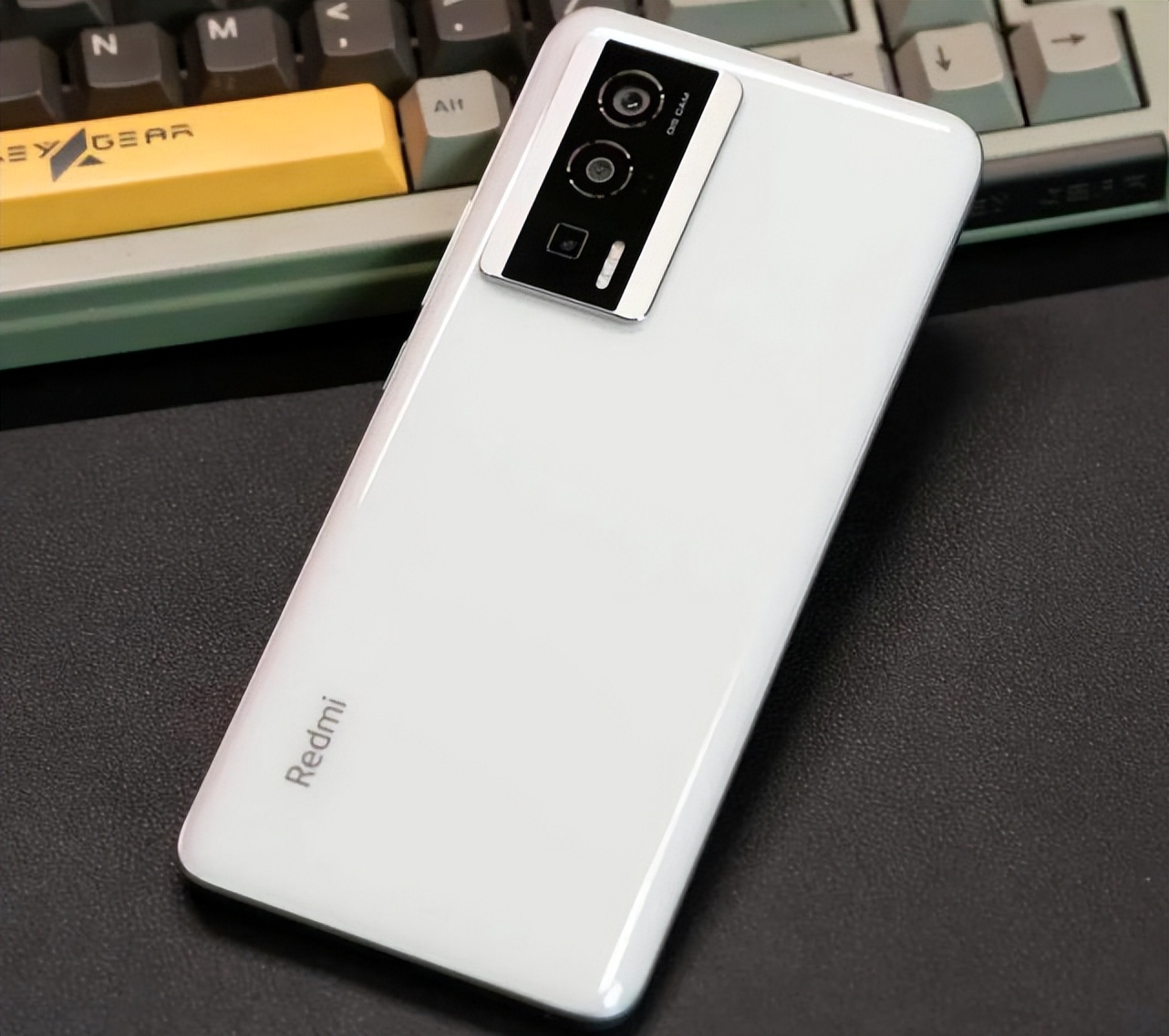 性价比高的手机哪款最值得入手,公认这四款高性价比手机值得选购