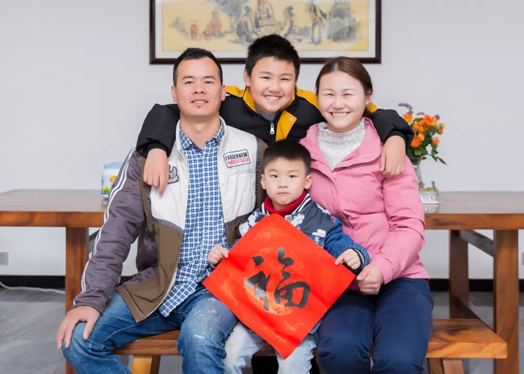 展风采•家故事全国最美家庭陈佳：武夷山九曲溪上的竹排夫妻