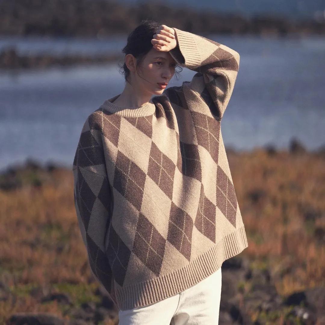 没想到!这3款“奶奶款毛衣”让姑娘们这么上头