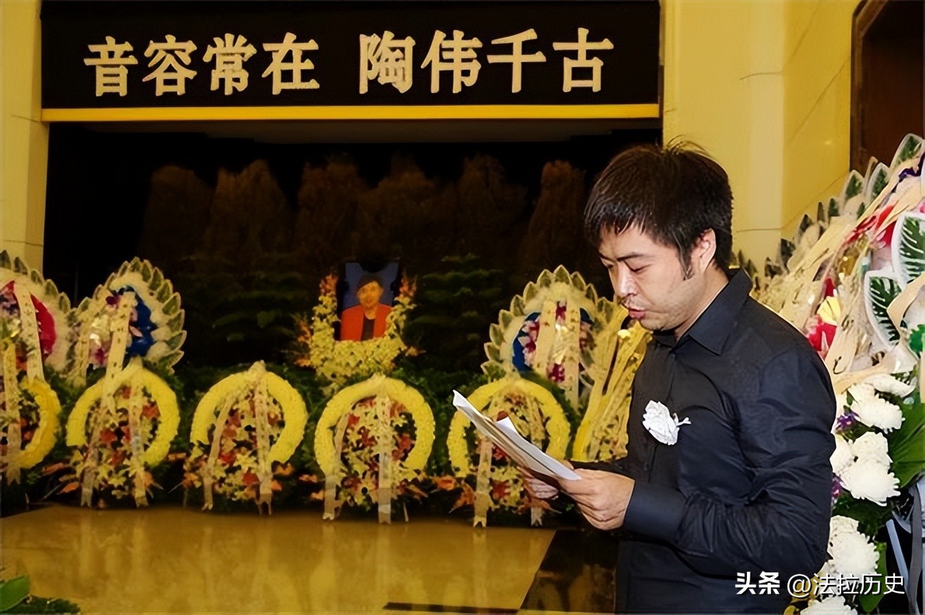 再也看不到的10位春晚主持人,中央台退休女主持人有哪几位